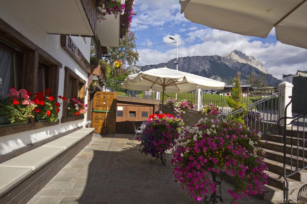 Barisetti Sport Hotel Cortina dʼAmpezzo Extérieur photo