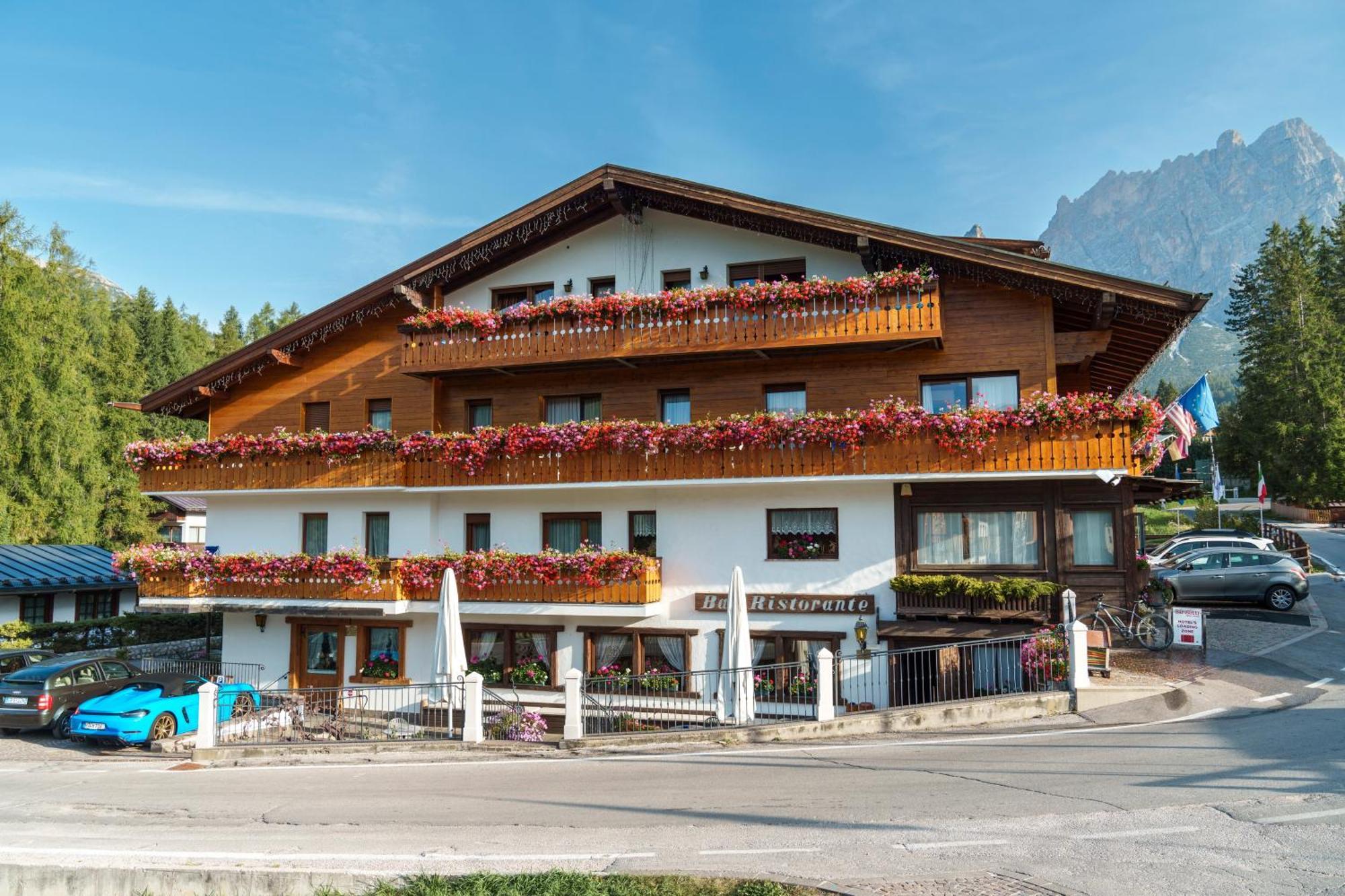 Barisetti Sport Hotel Cortina dʼAmpezzo Extérieur photo