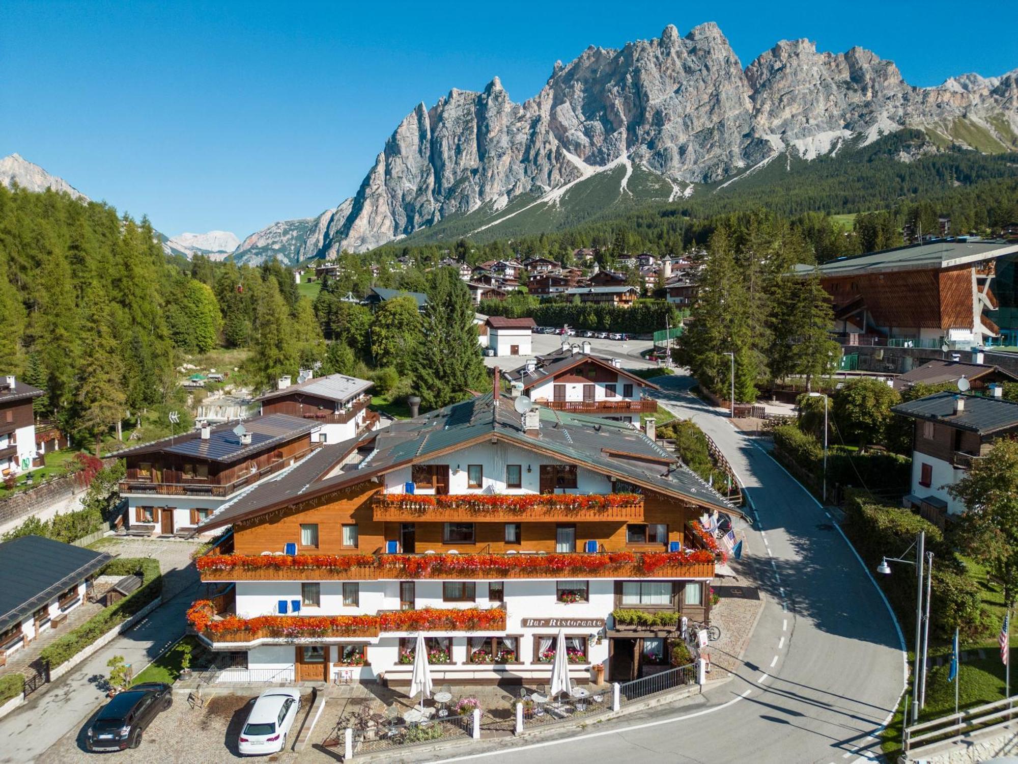 Barisetti Sport Hotel Cortina dʼAmpezzo Extérieur photo